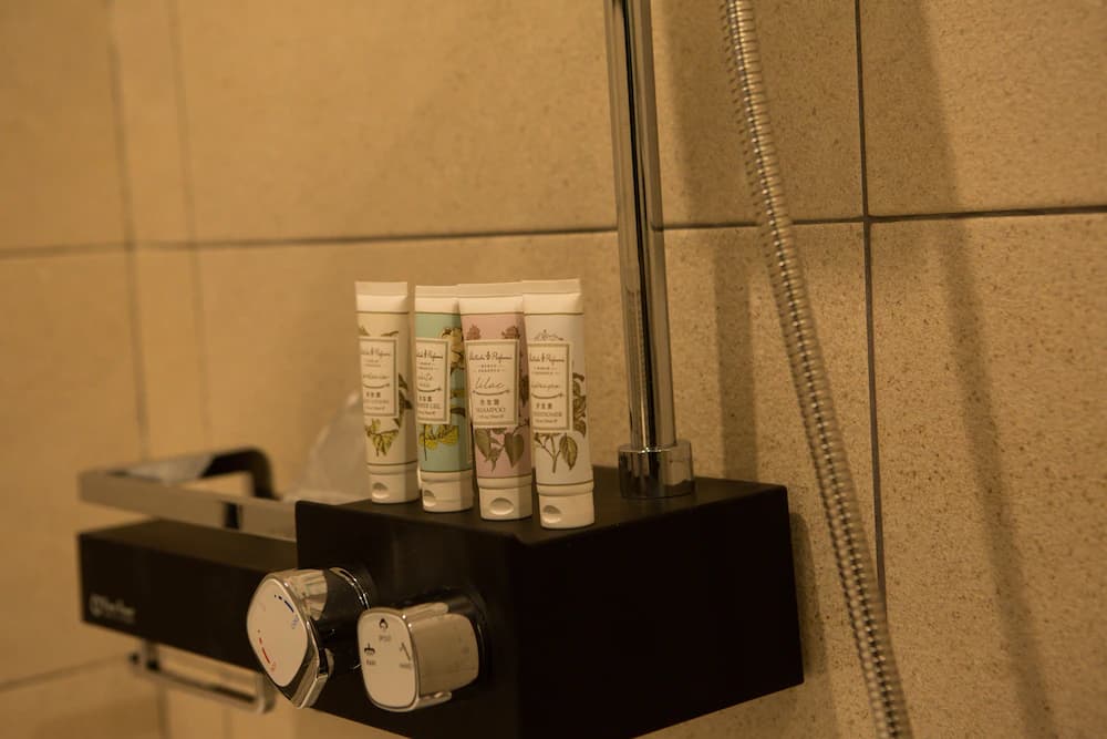 Bathroom amenities