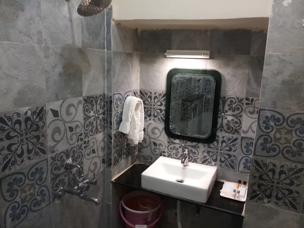 Bathroom sink