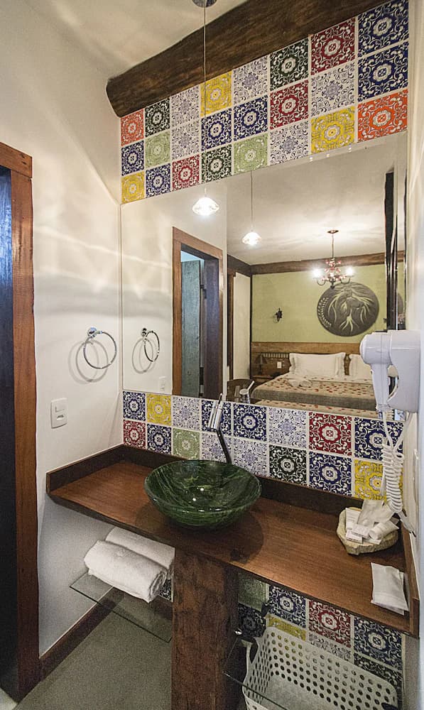 Bathroom sink