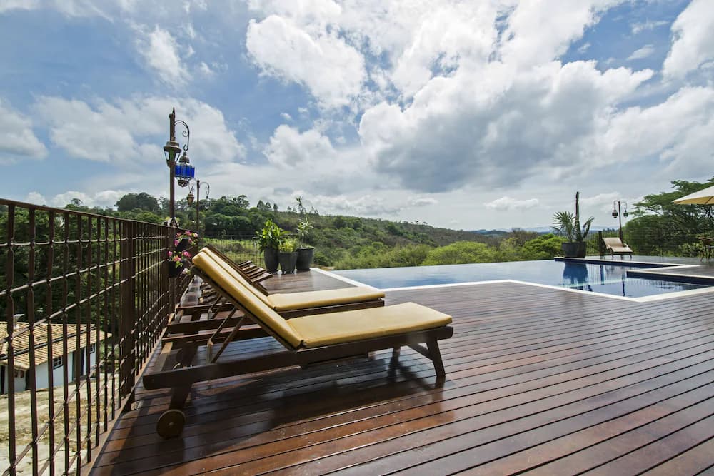 Infinity pool