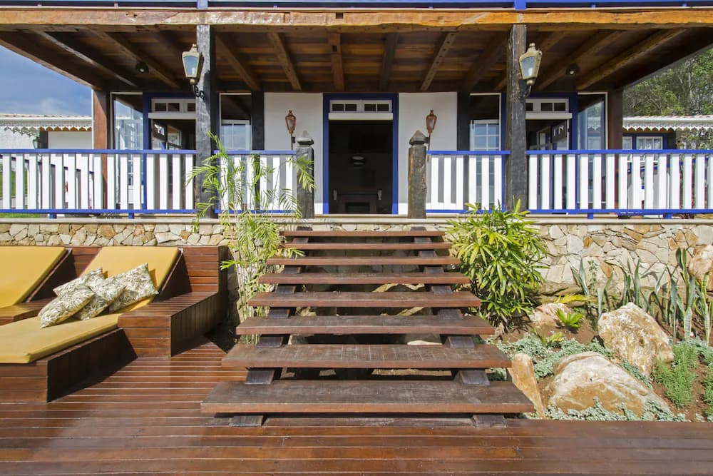 Poolside bar