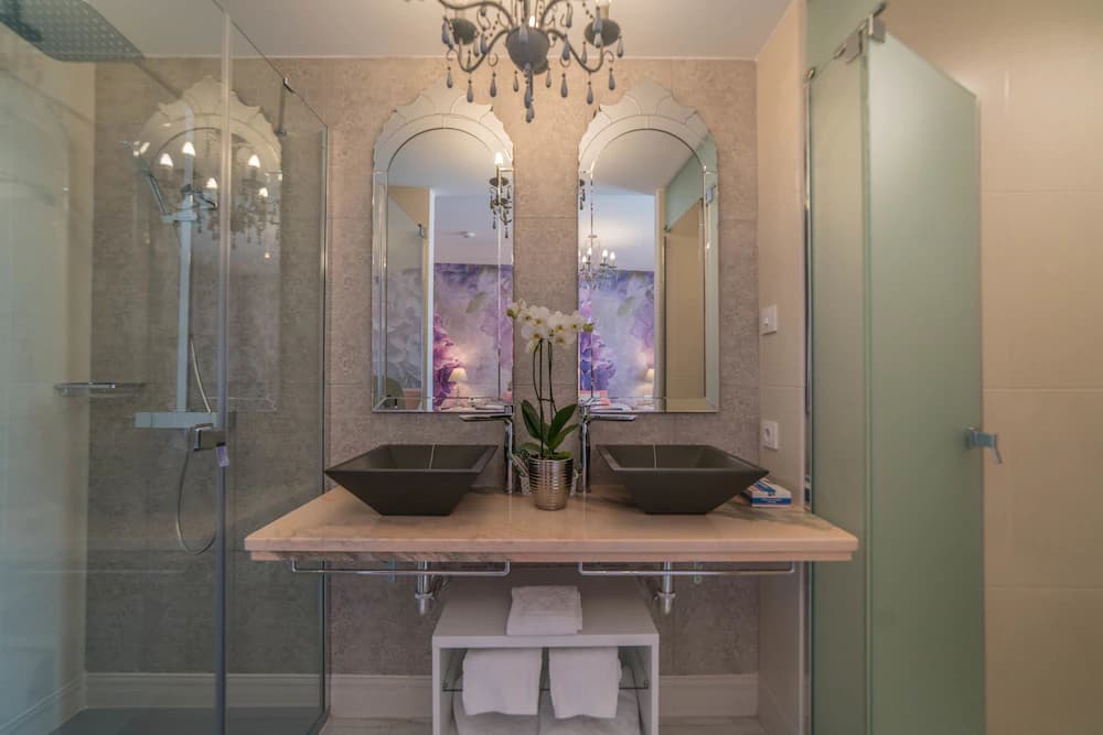 Bathroom sink