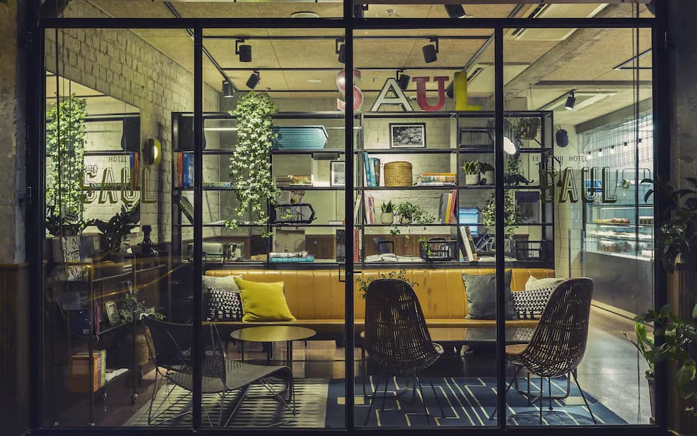 Lobby lounge