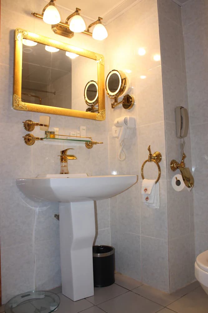 Bathroom sink