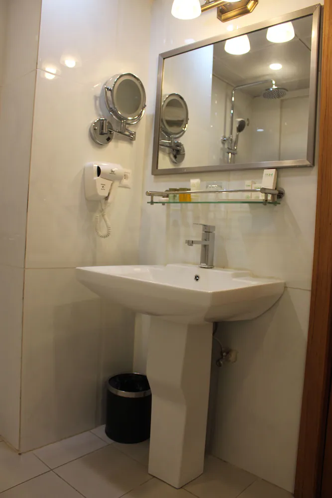 Bathroom sink