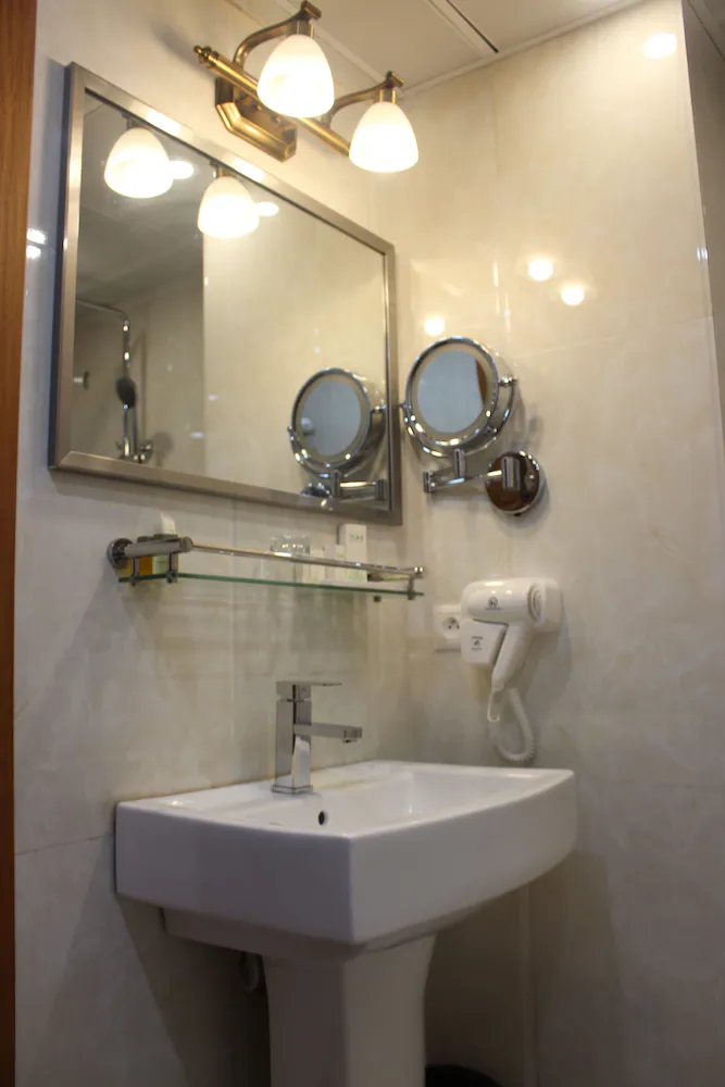 Bathroom sink