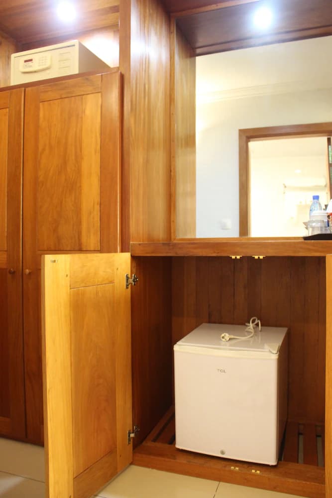 Mini-refrigerator