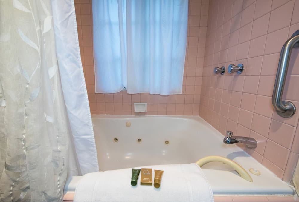 Jetted tub