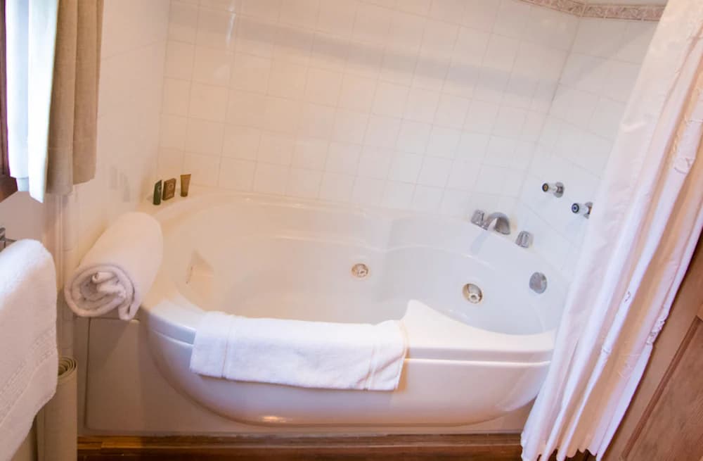 Jetted tub