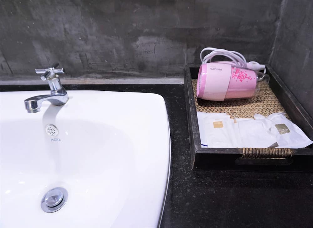 Bathroom amenities