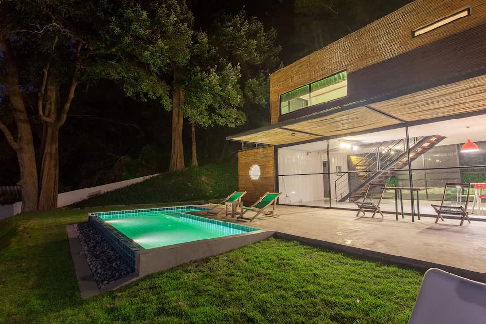 Private pool