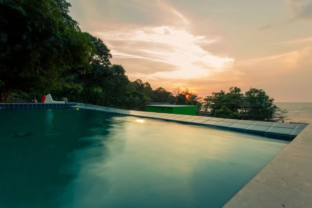 Private pool
