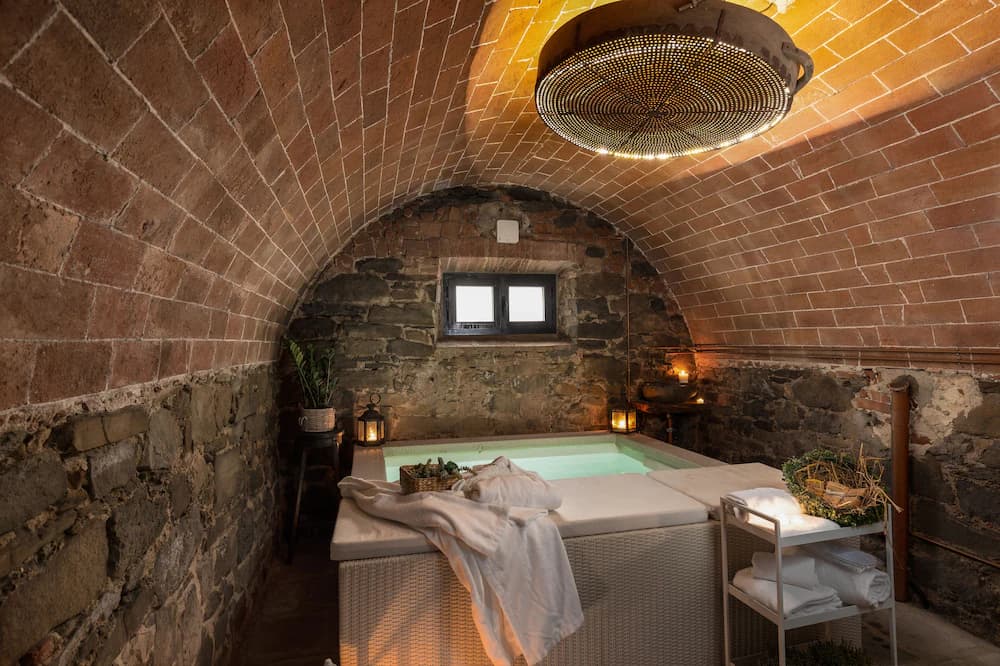 Private spa tub