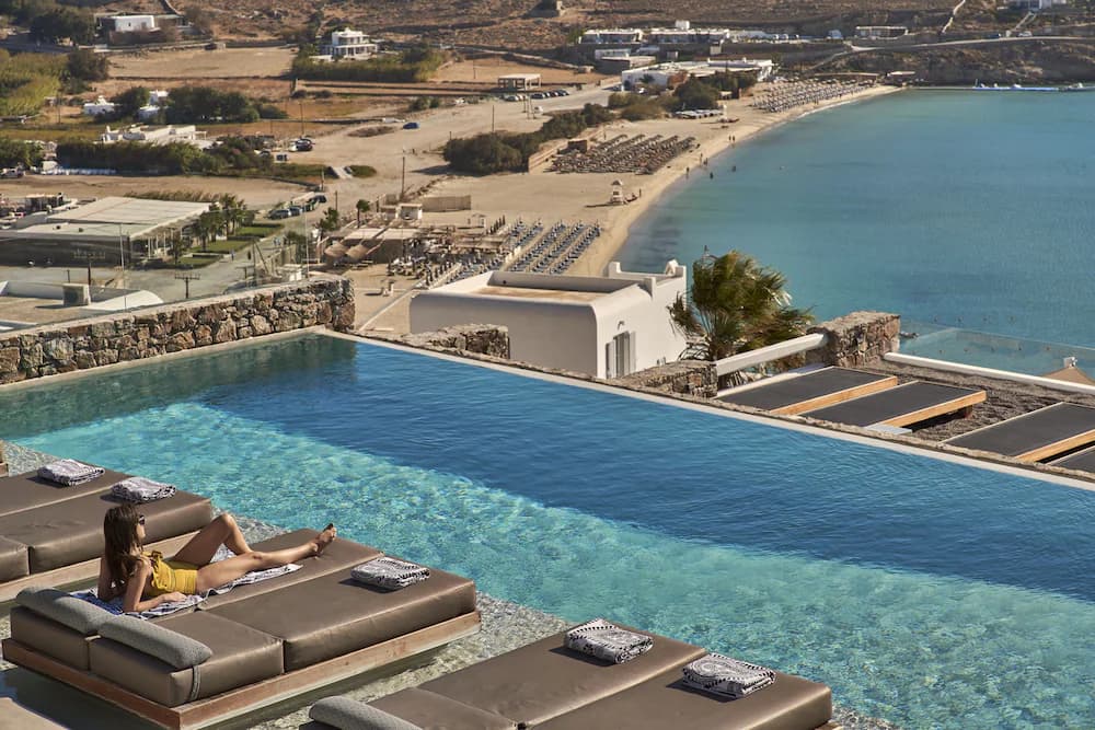 Infinity pool