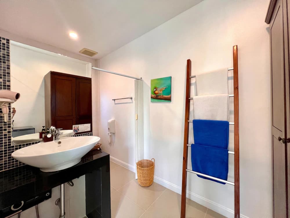 Bathroom sink