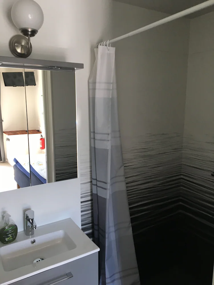 Bathroom sink