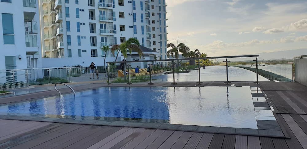 Infinity pool