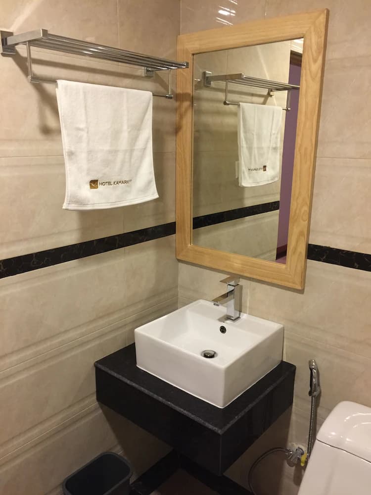Bathroom sink
