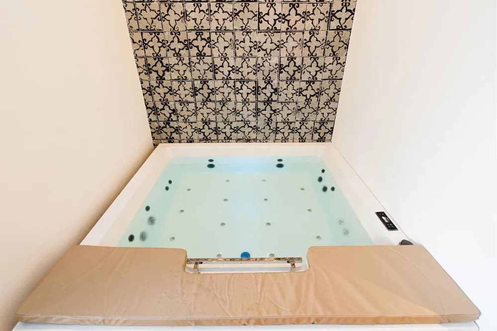 Private spa tub