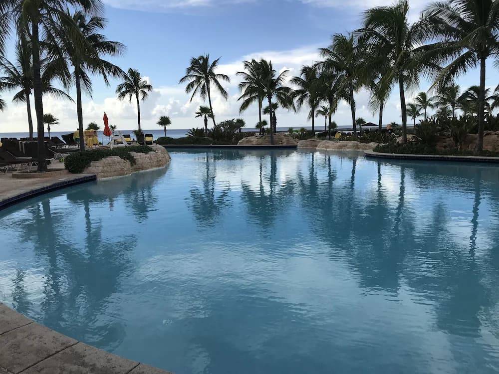 Indoor/outdoor pool