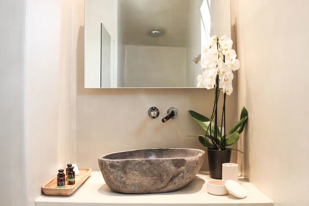 Bathroom sink