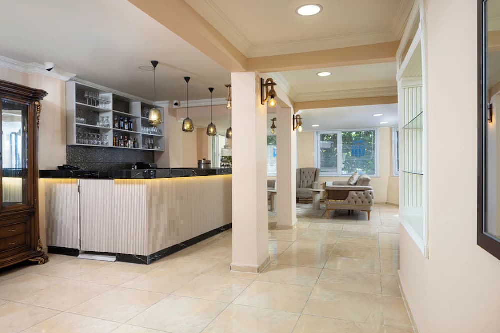 Lobby lounge