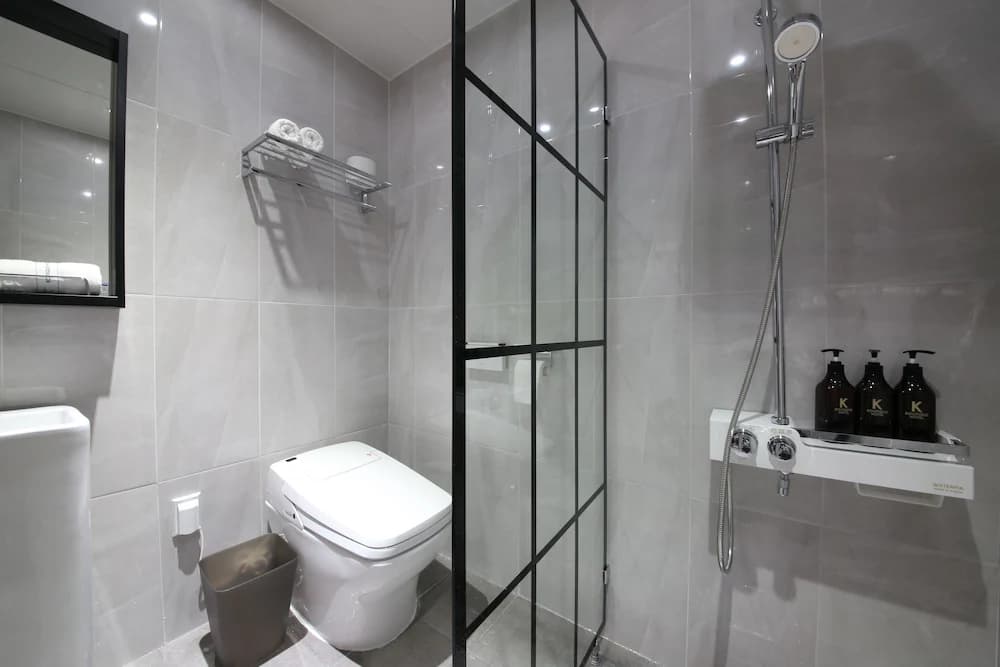 Bathroom shower