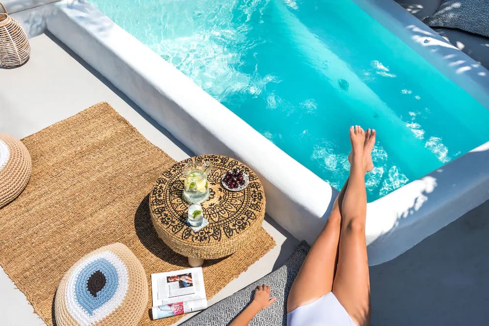 Private spa tub