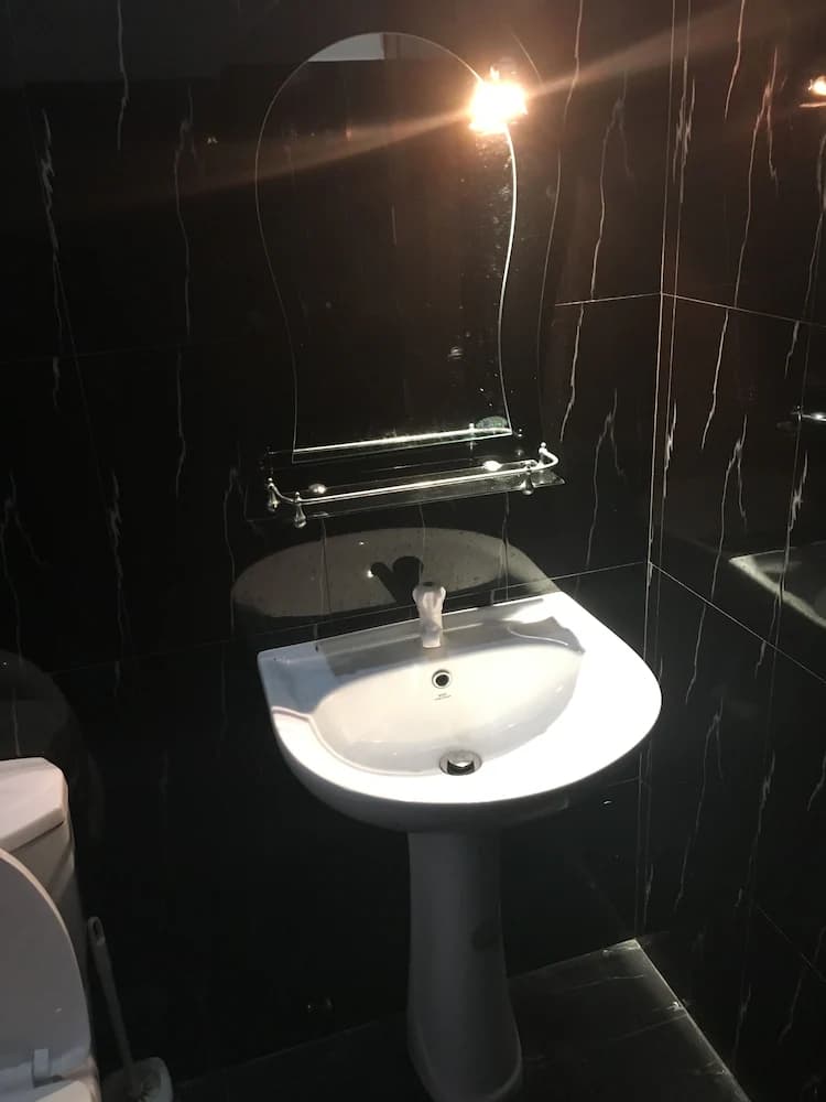 Bathroom sink