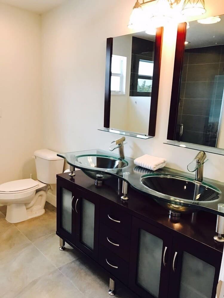 Bathroom sink