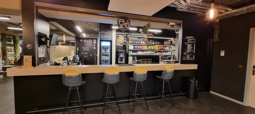 Snack bar