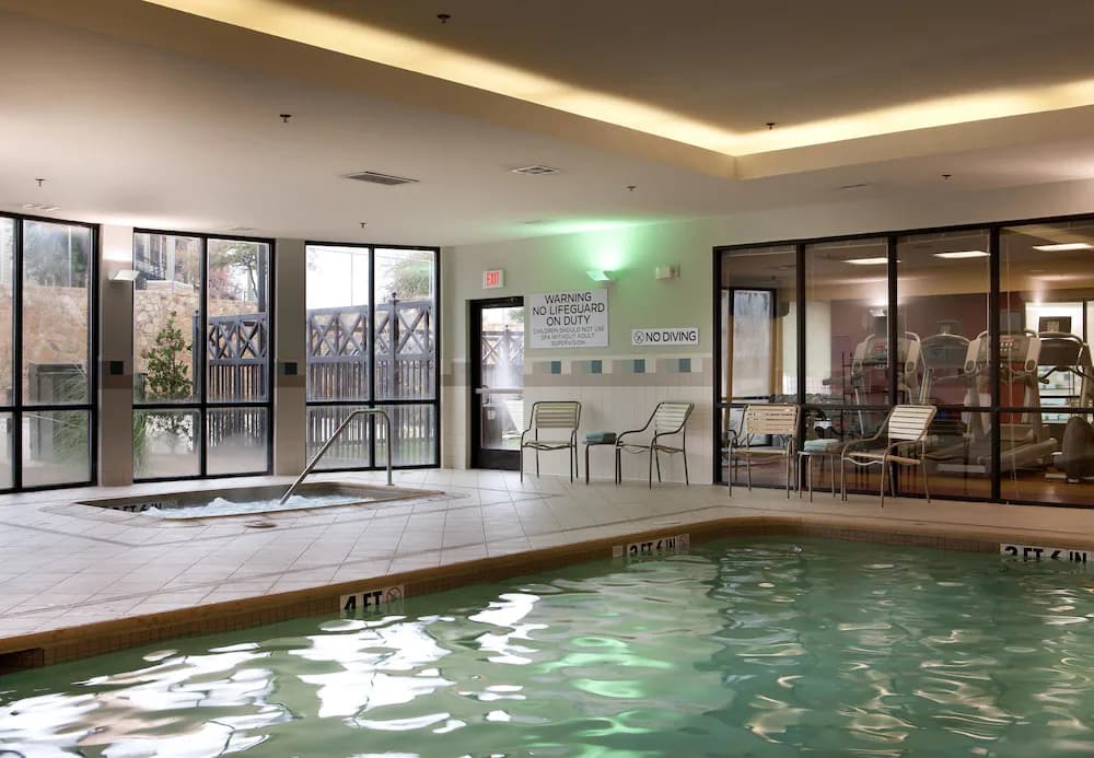 Indoor spa tub