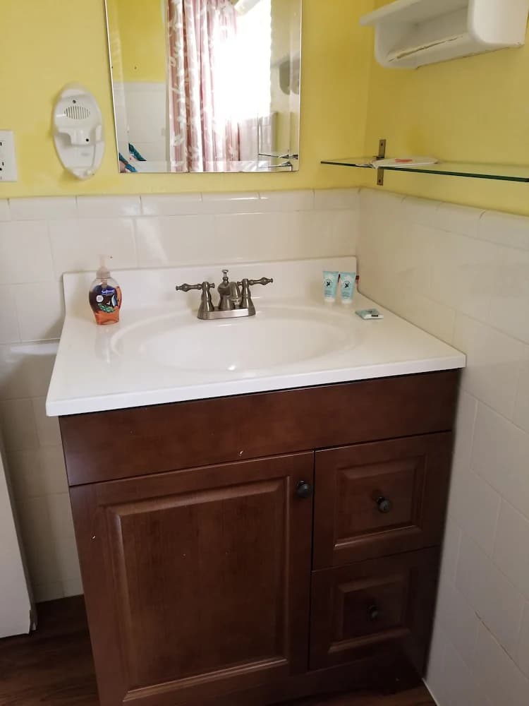 Bathroom sink