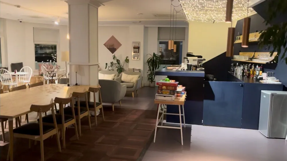 Lobby lounge