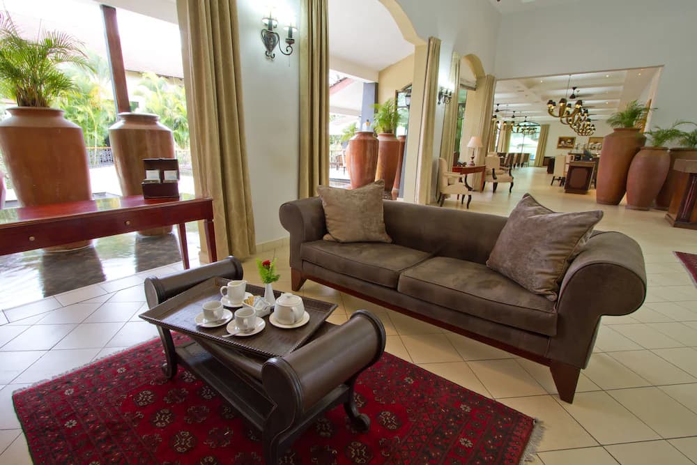Lobby lounge