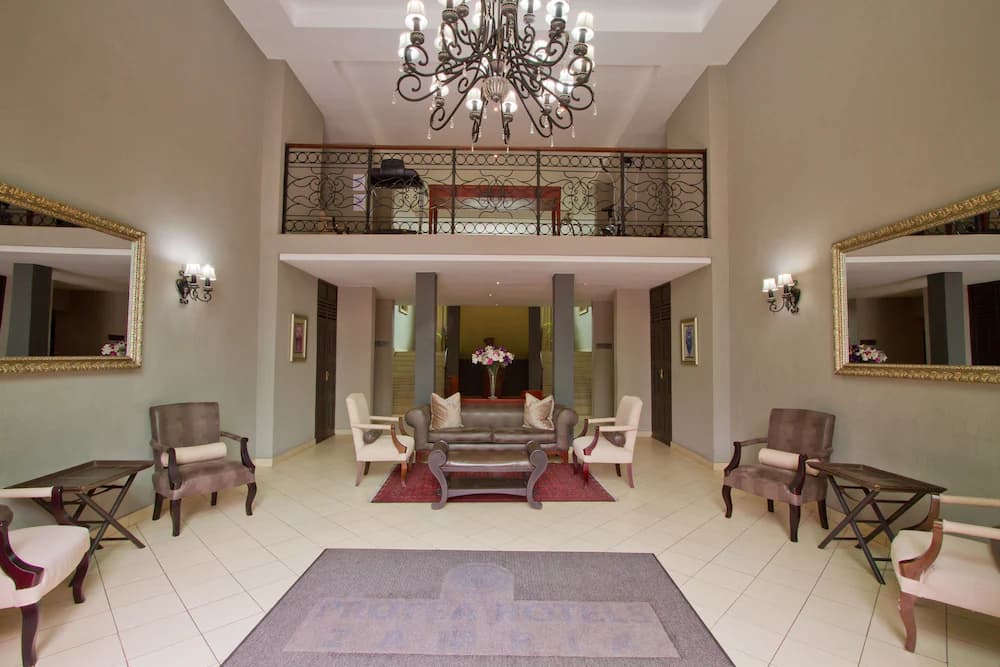 Lobby lounge