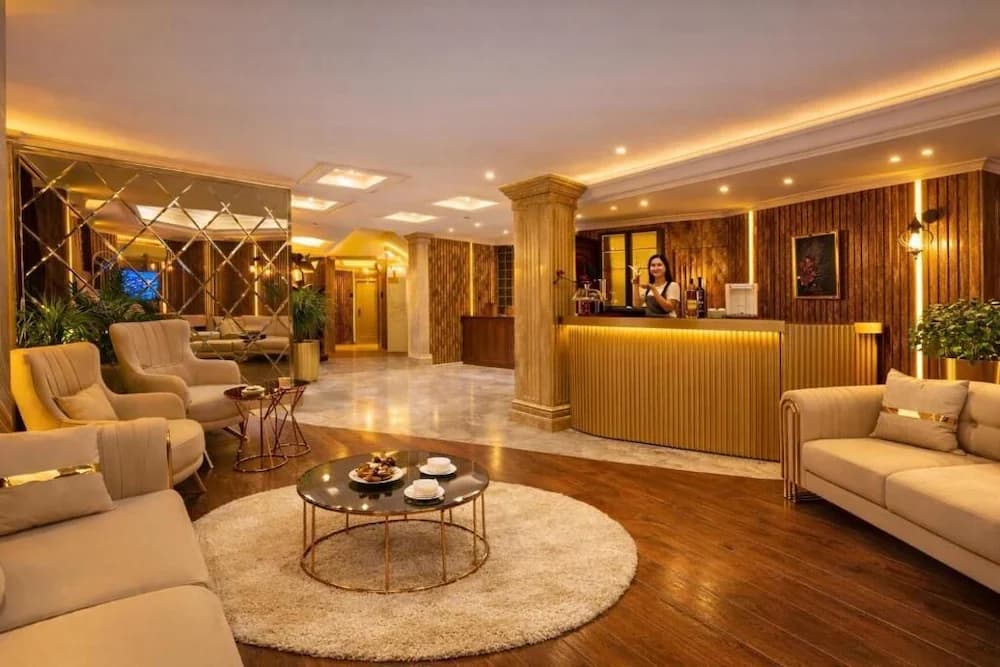 Lobby lounge