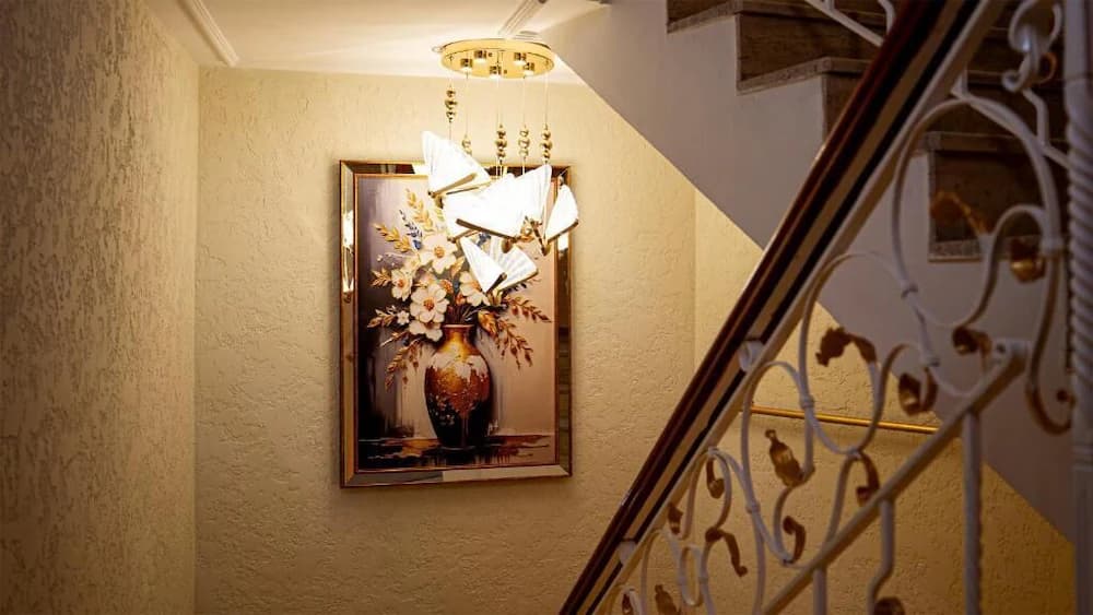 Handrails in stairways