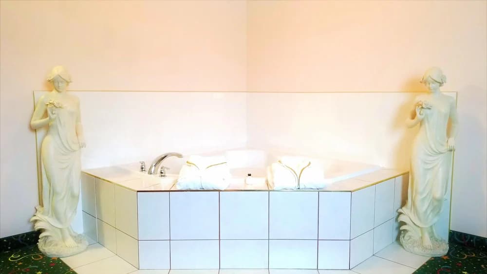 Jetted tub