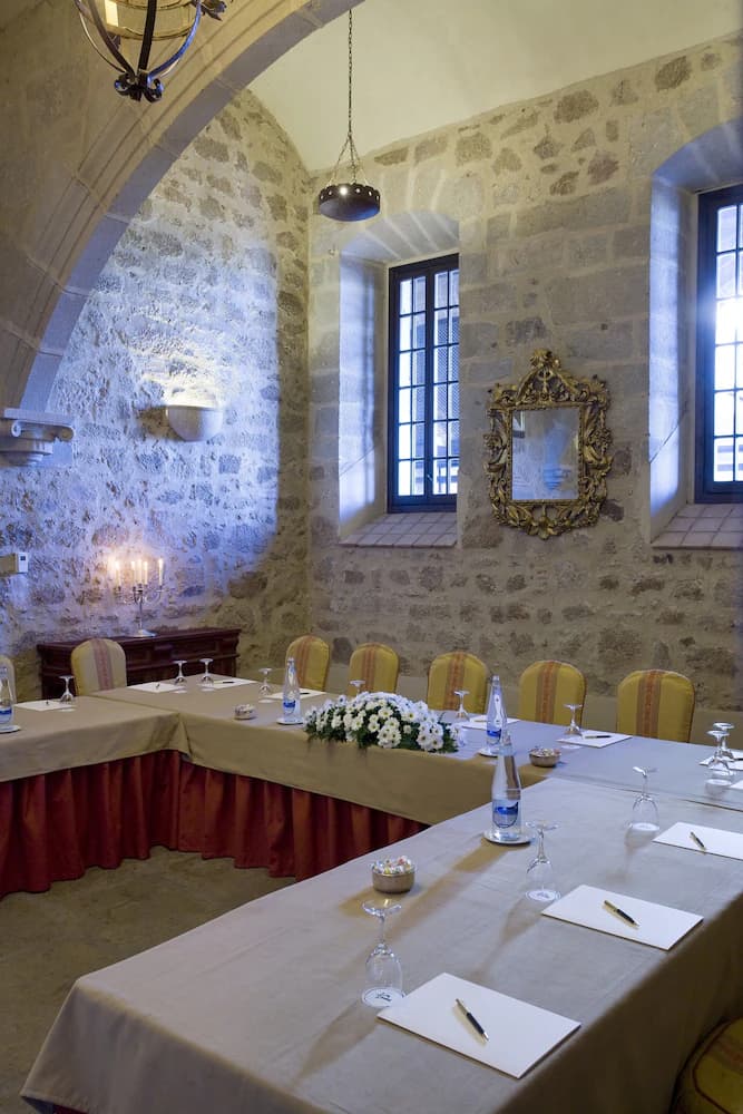 Meeting facility