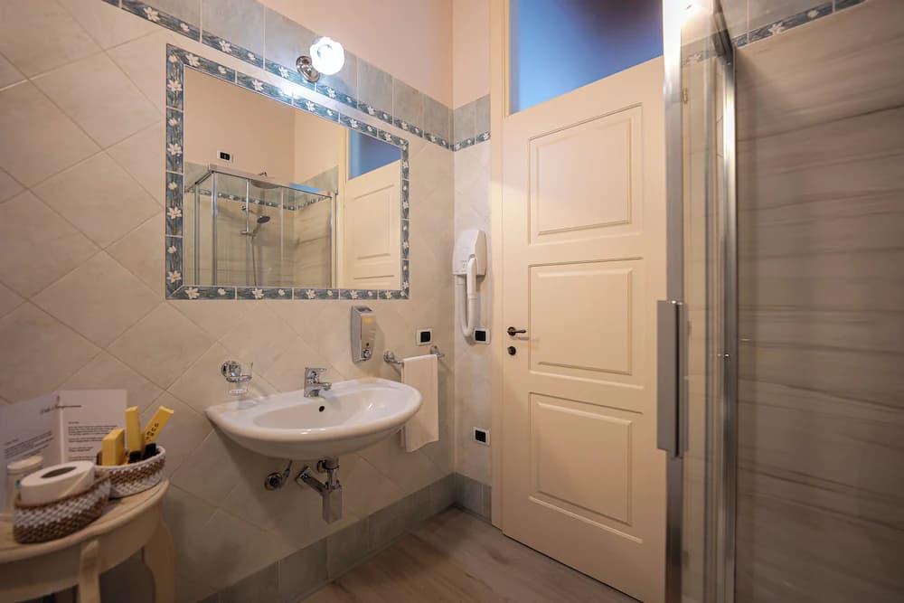 Bathroom sink