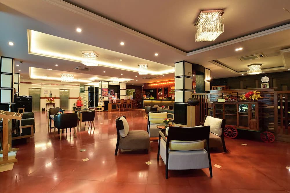 Lobby lounge