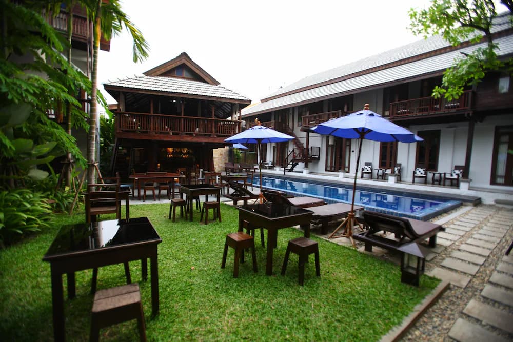 Poolside bar