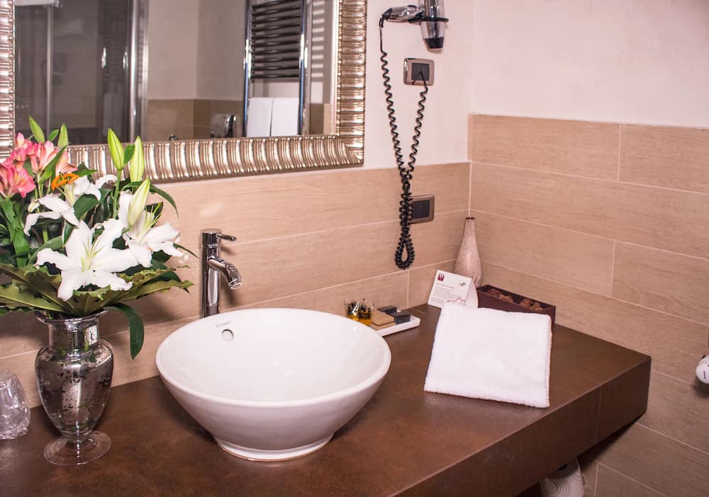 Bathroom sink