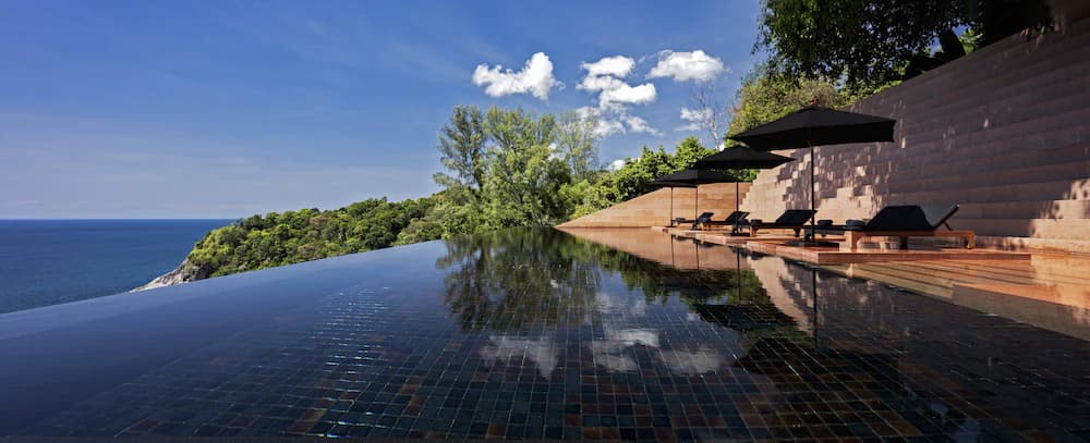 Infinity pool