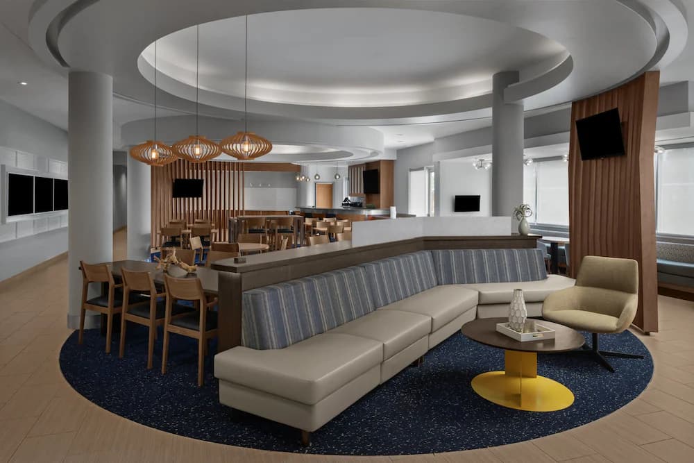 Lobby lounge