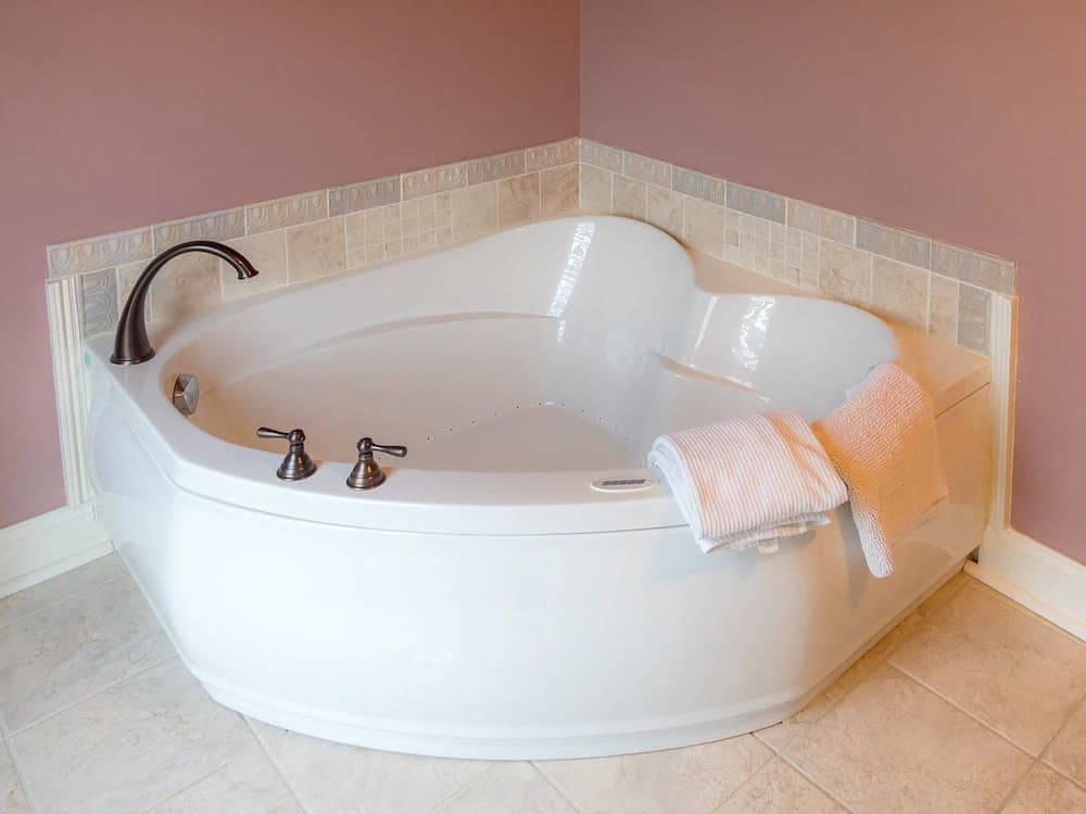 Jetted tub