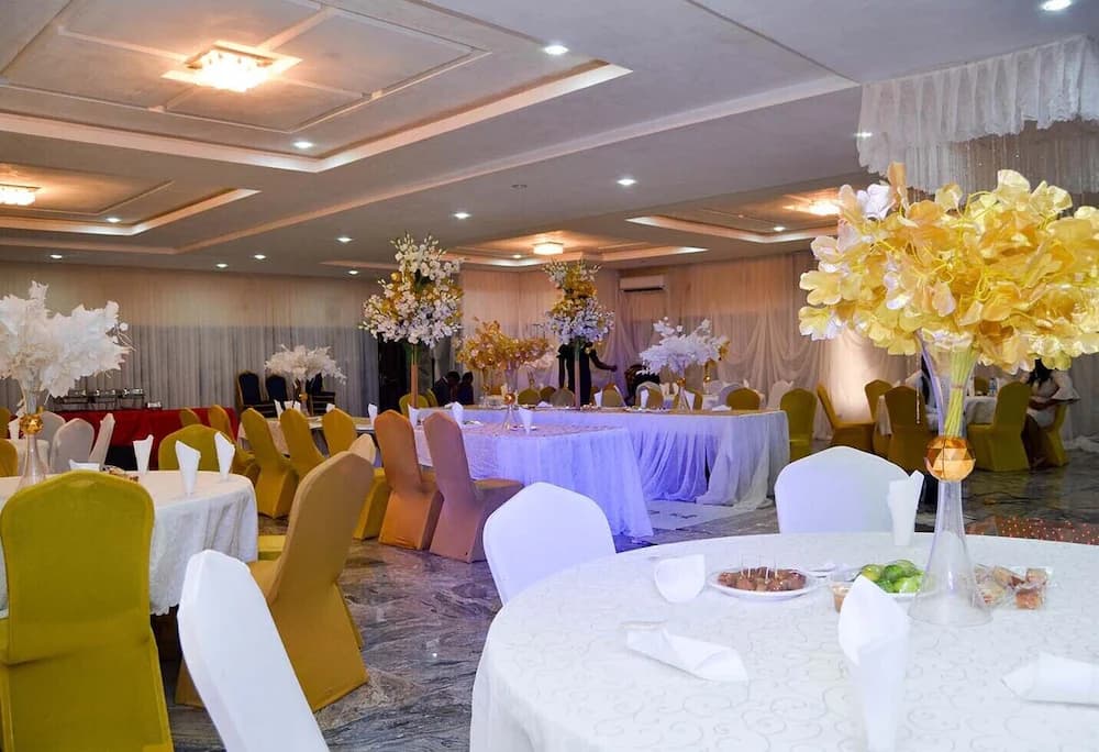 Banquet hall