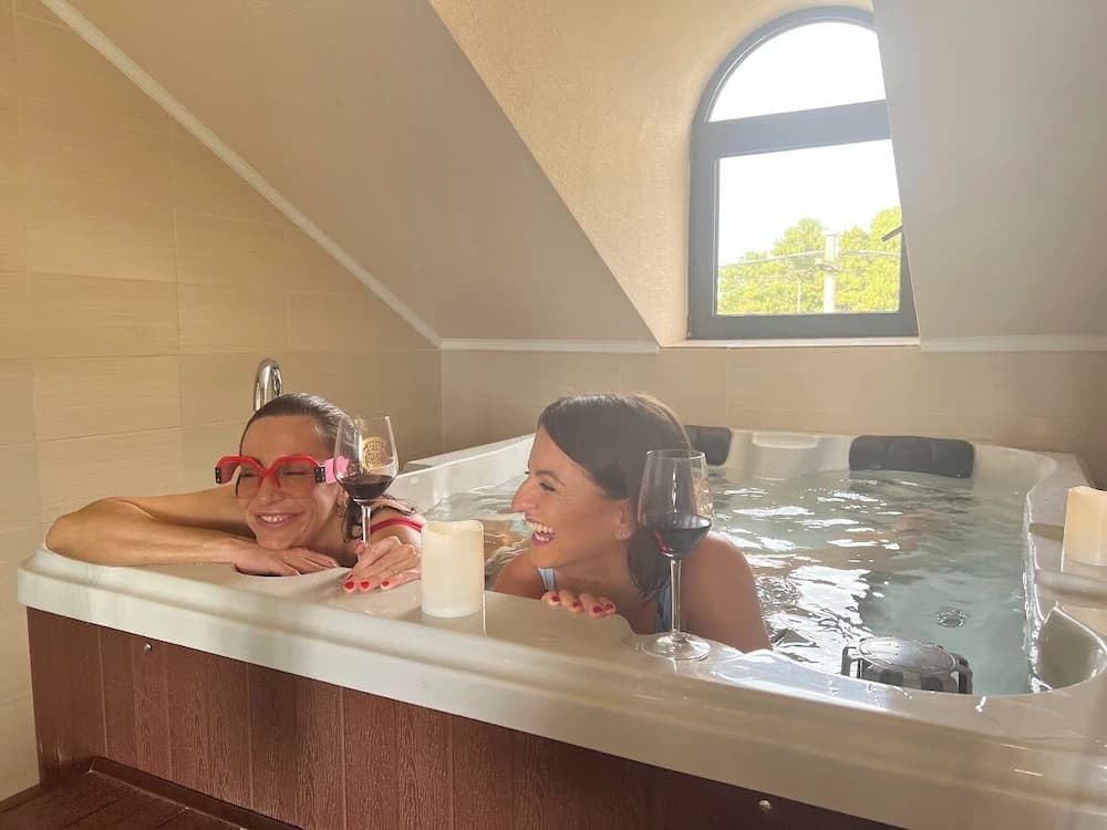 Private spa tub