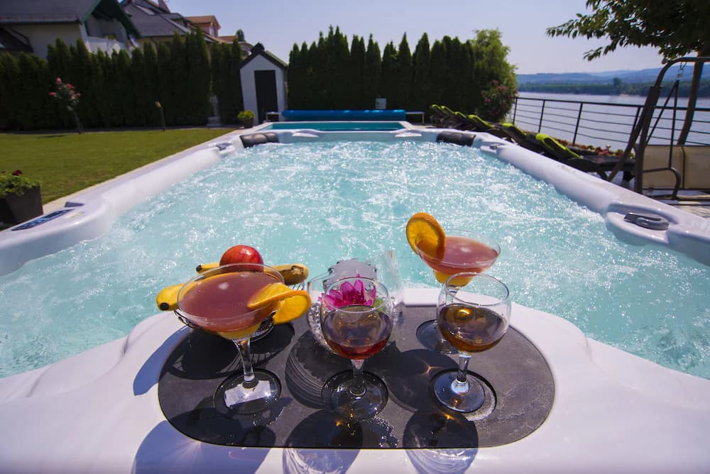 Outdoor spa tub